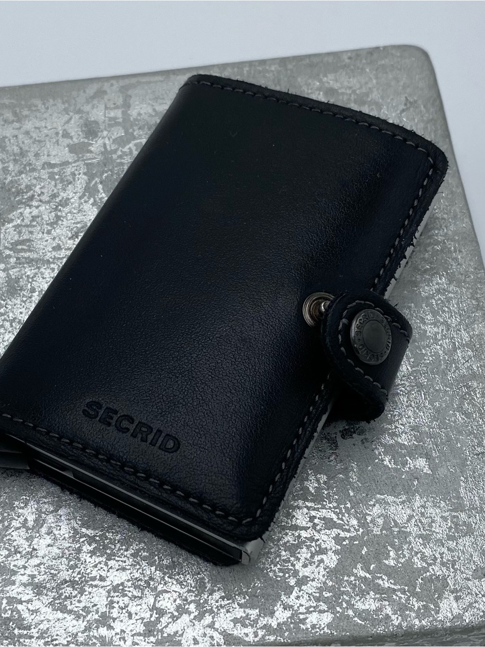 Secrid Black Leather Mini Wallet Travel Accessory Card Holder RIFD Wallet EUC